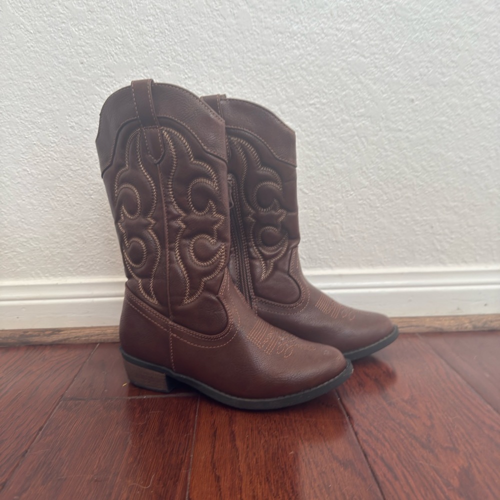 Girls cowboy boots!